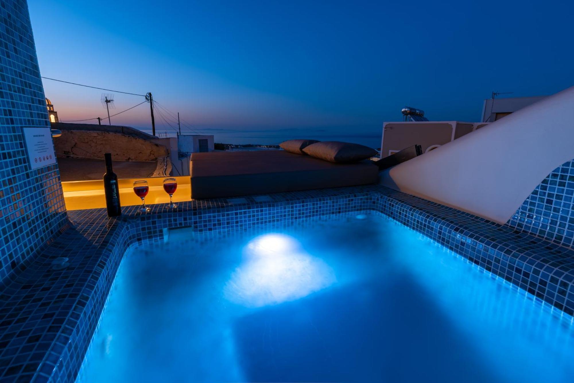 Deep Cave Suites Kontochori サントリーニ エクステリア 写真