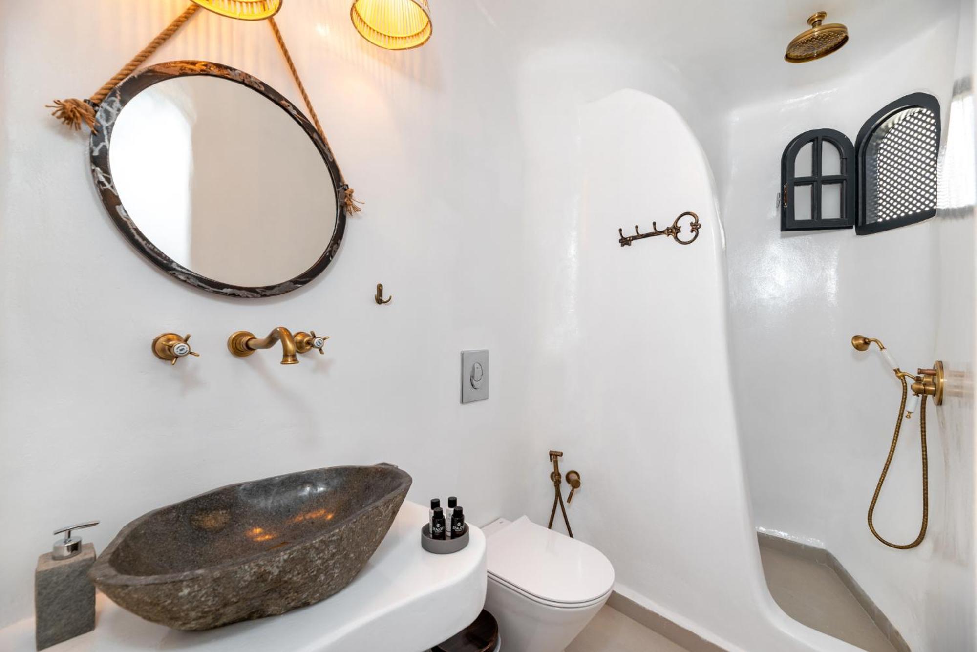 Deep Cave Suites Kontochori サントリーニ エクステリア 写真