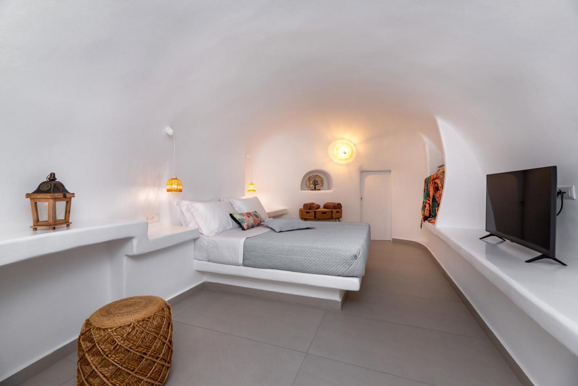 Deep Cave Suites Kontochori サントリーニ エクステリア 写真